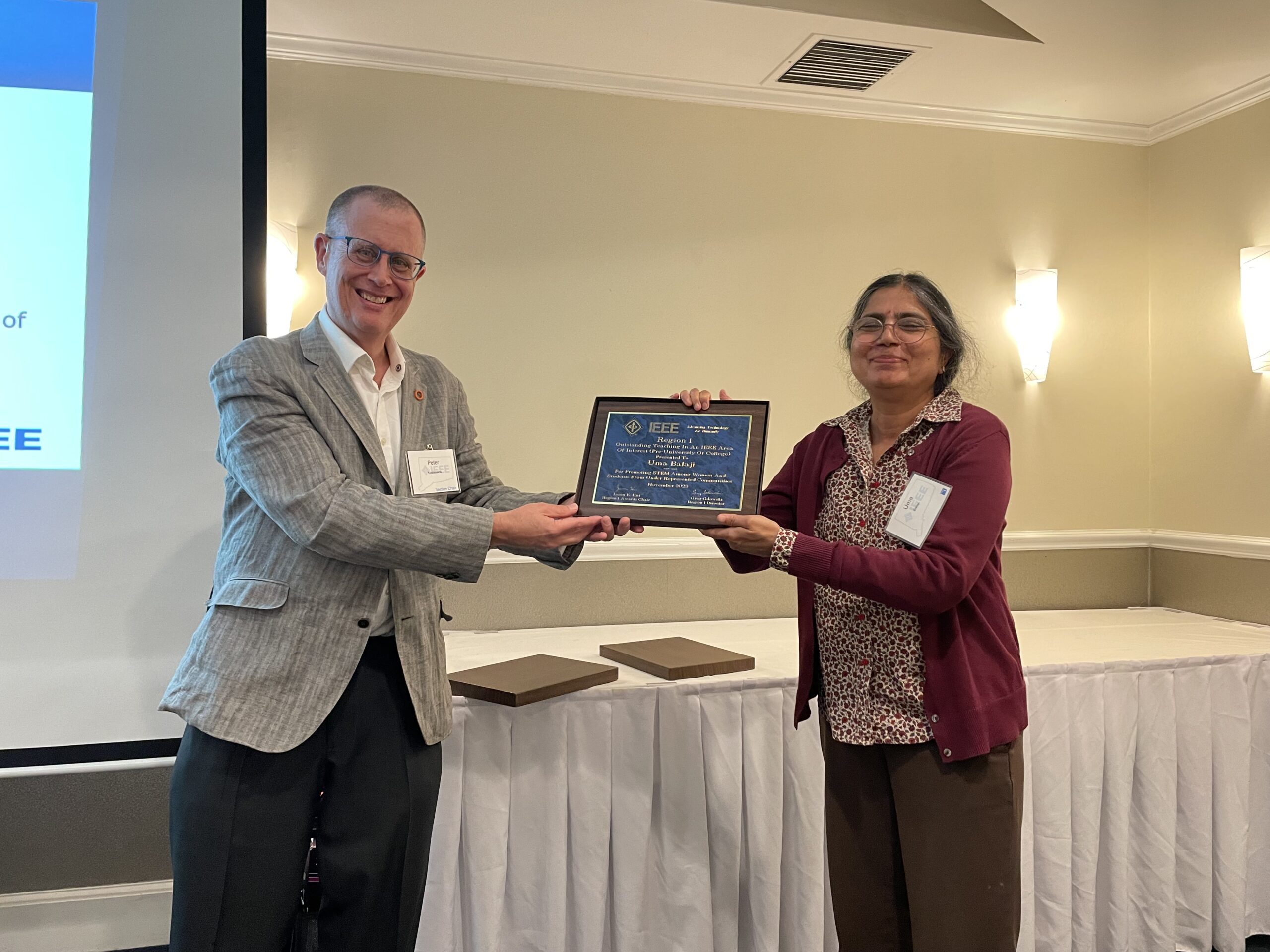 Professor Uma Balaji of Fairfield University receiving her award.